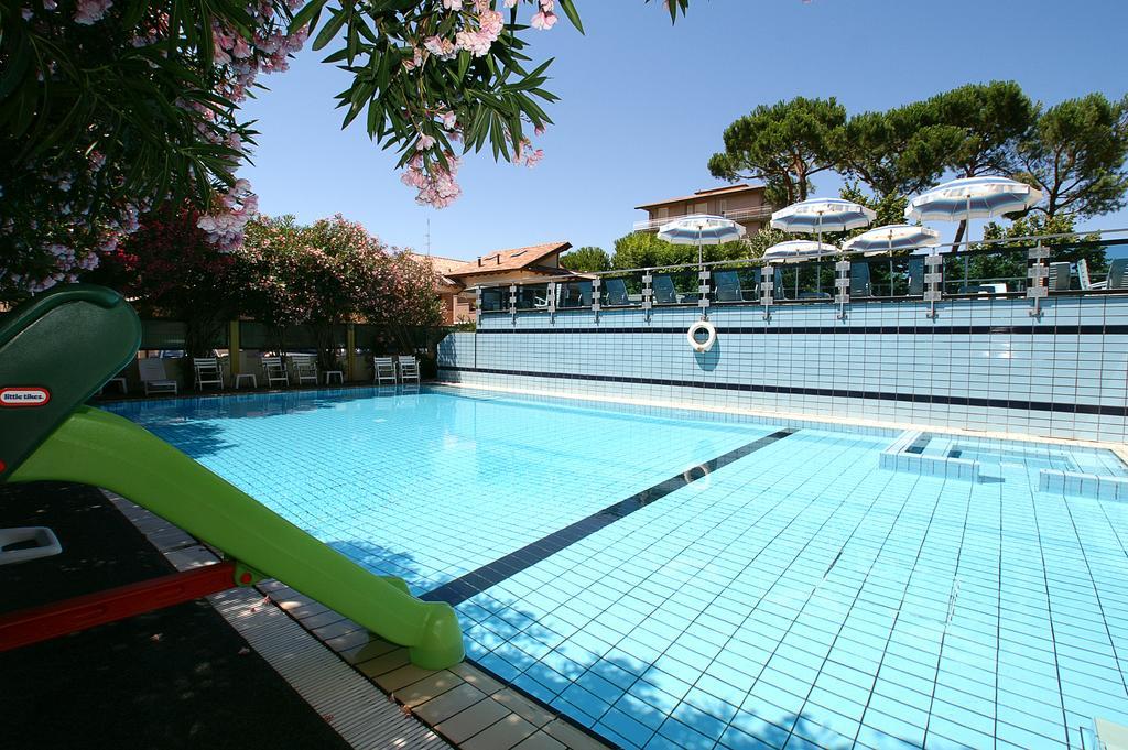 Hotel Antares Cervia Exterior foto